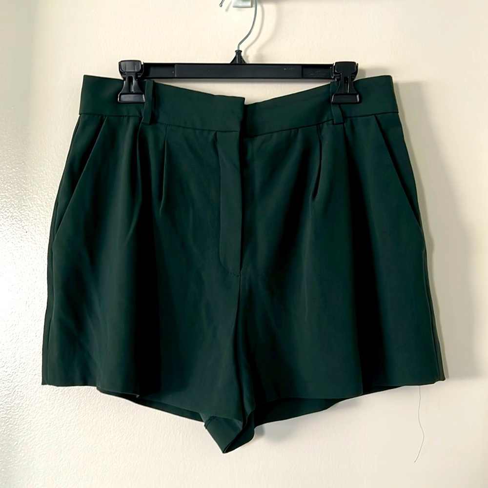 Aritzia Babaton effortless pants shorts size 12 green scarab color